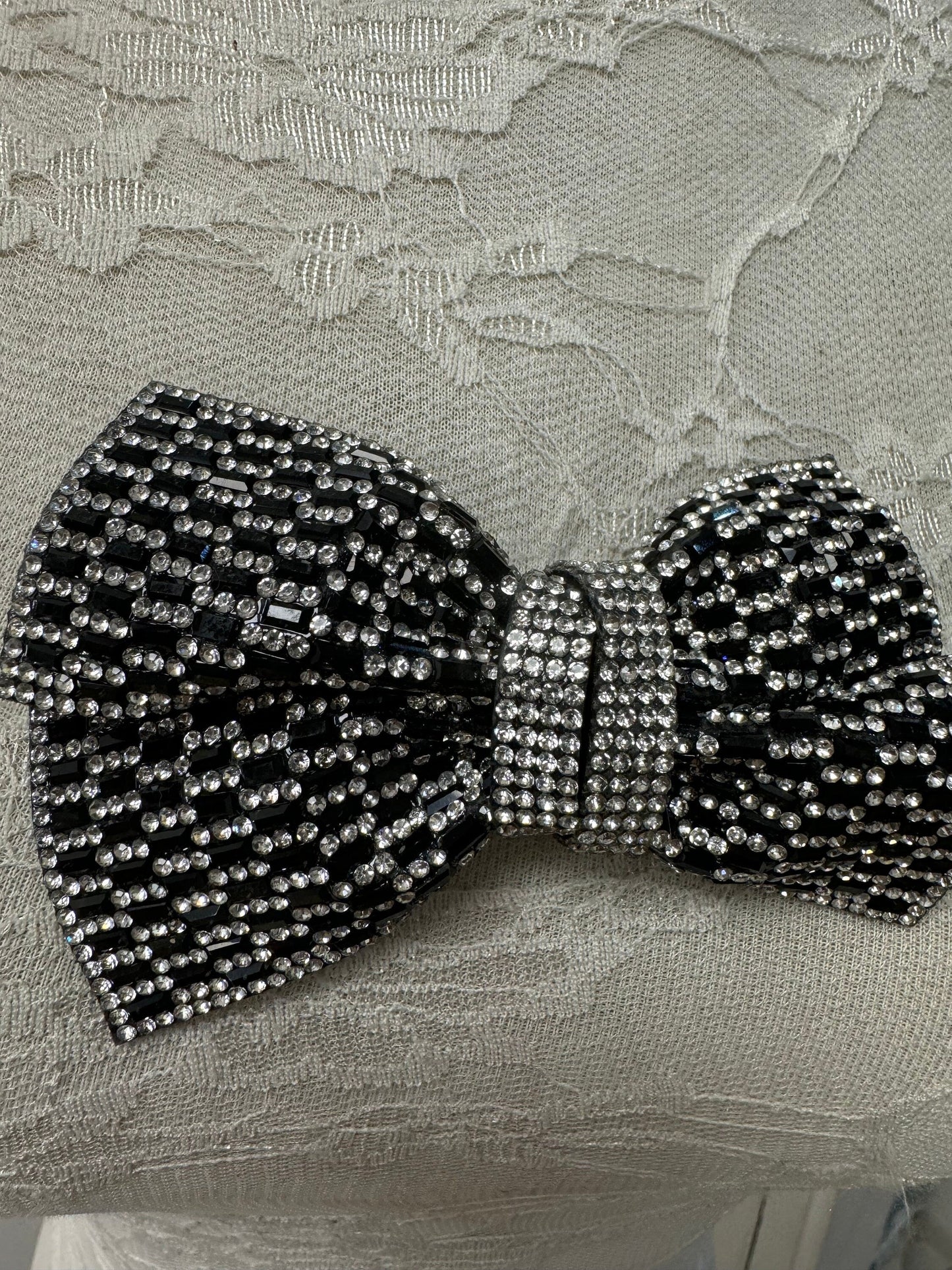 brooch, bow, diamanté bow, bows, fashion accessory