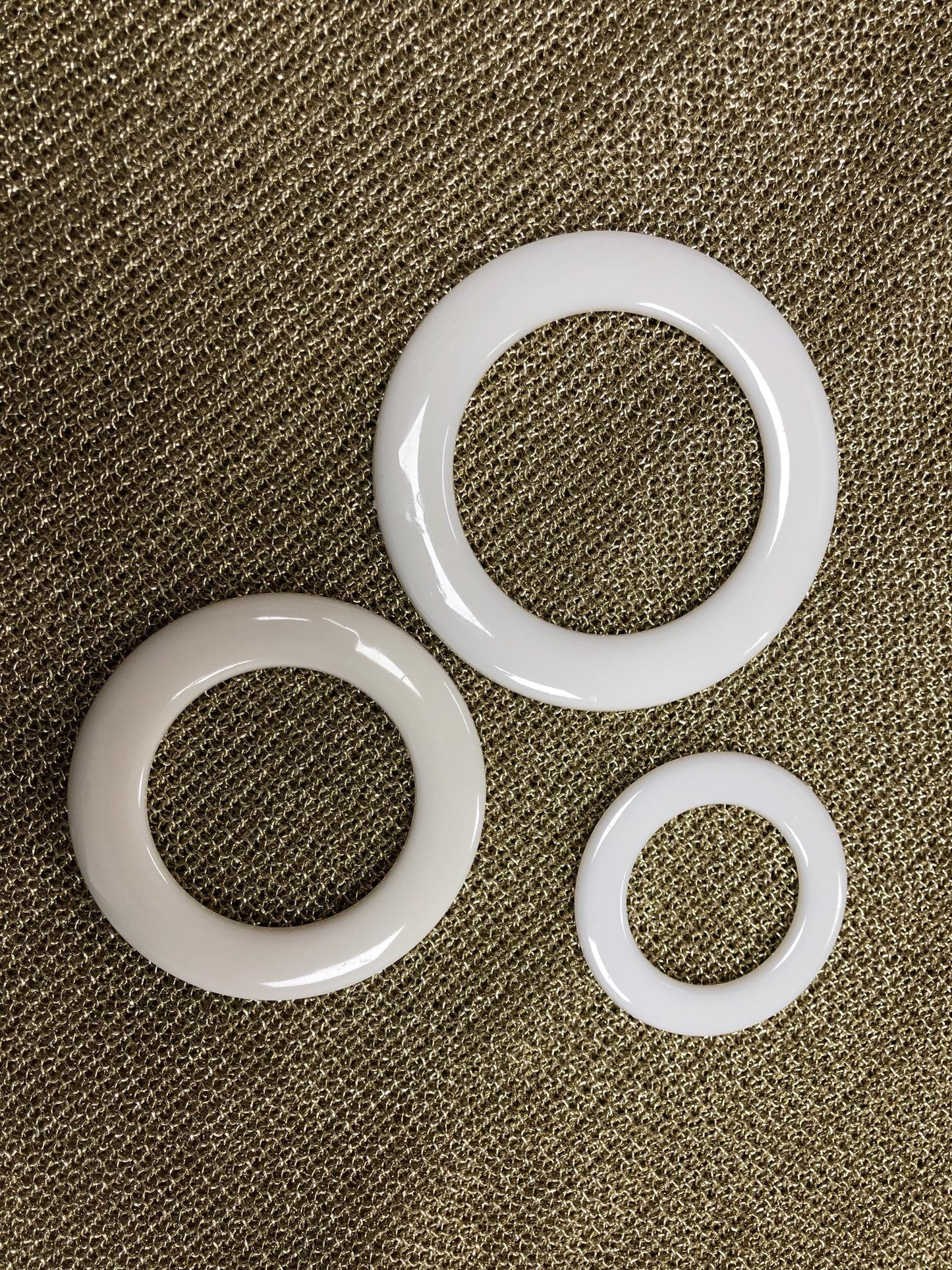 white buckle, plastic ring, buckle accessorie