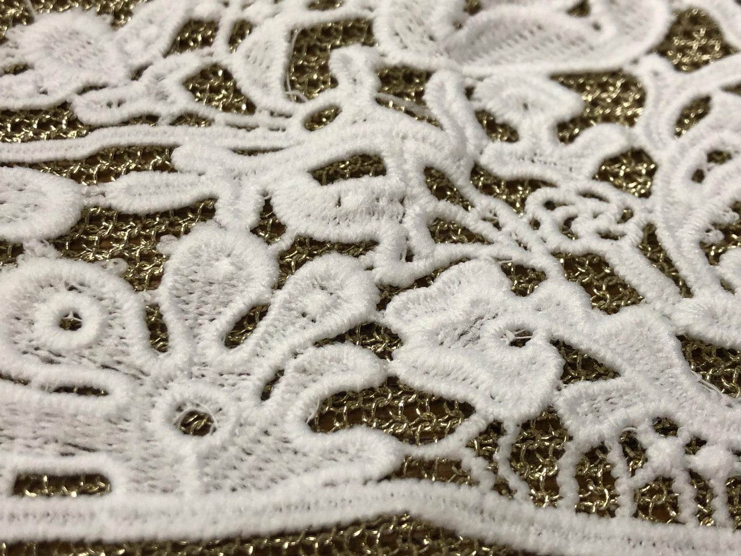 cotton lace, appliqué, neck trim, neck collar, neck appliqué, white lace