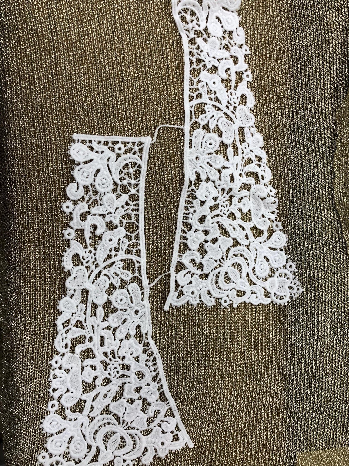 cotton lace, appliqué, neck trim, neck collar, neck appliqué, white lace
