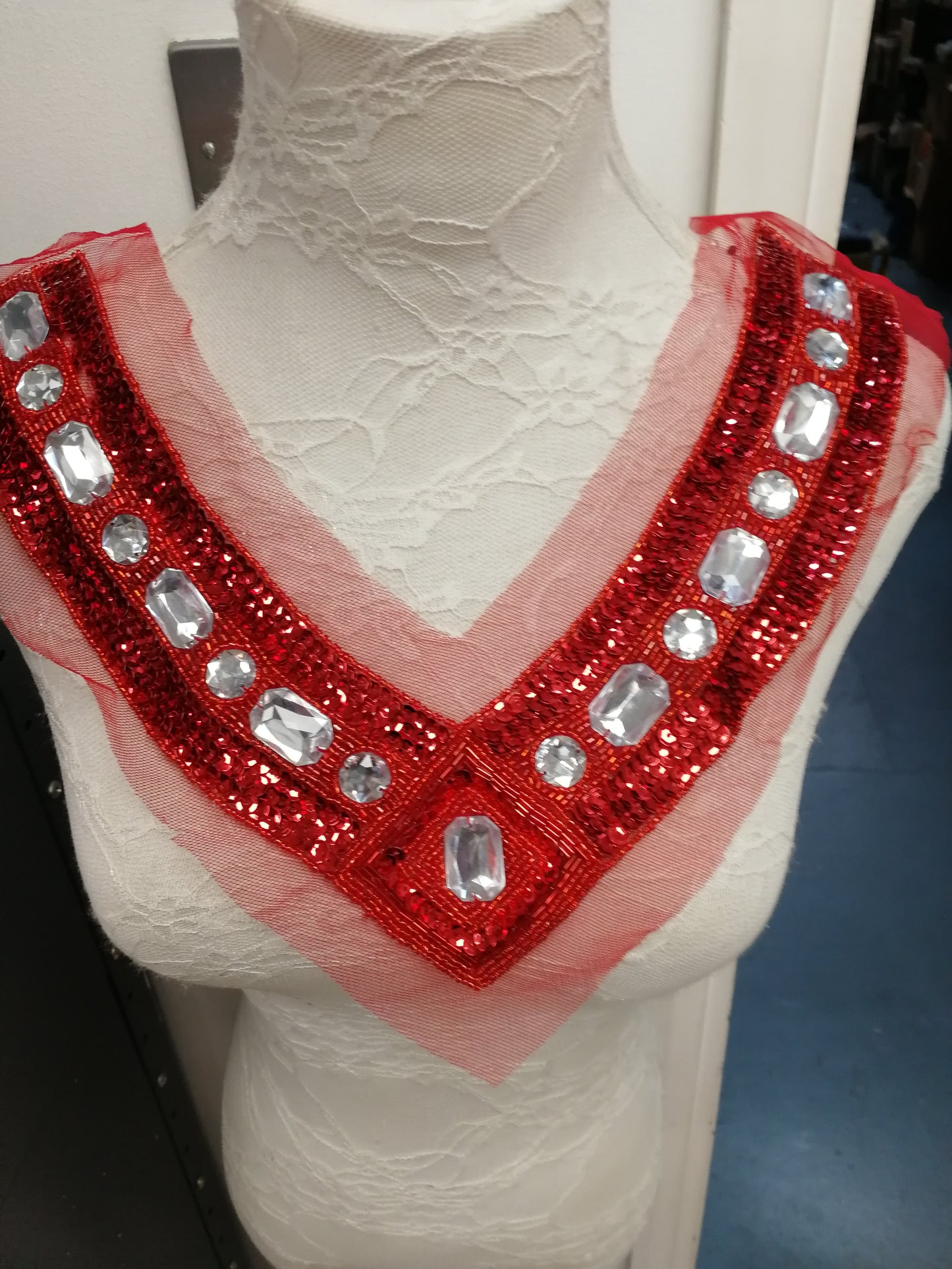 Exquisite V shaped Jewel diamond Necktrim, Bling Collar Applique, Clear Stone Trim