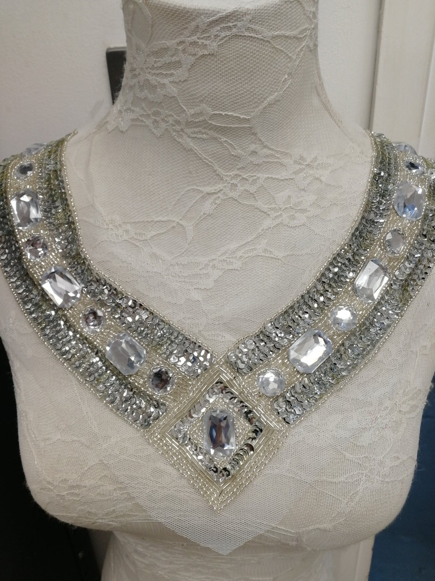 Exquisite V shaped Jewel diamond Necktrim, Bling Collar Applique, Clear Stone Trim