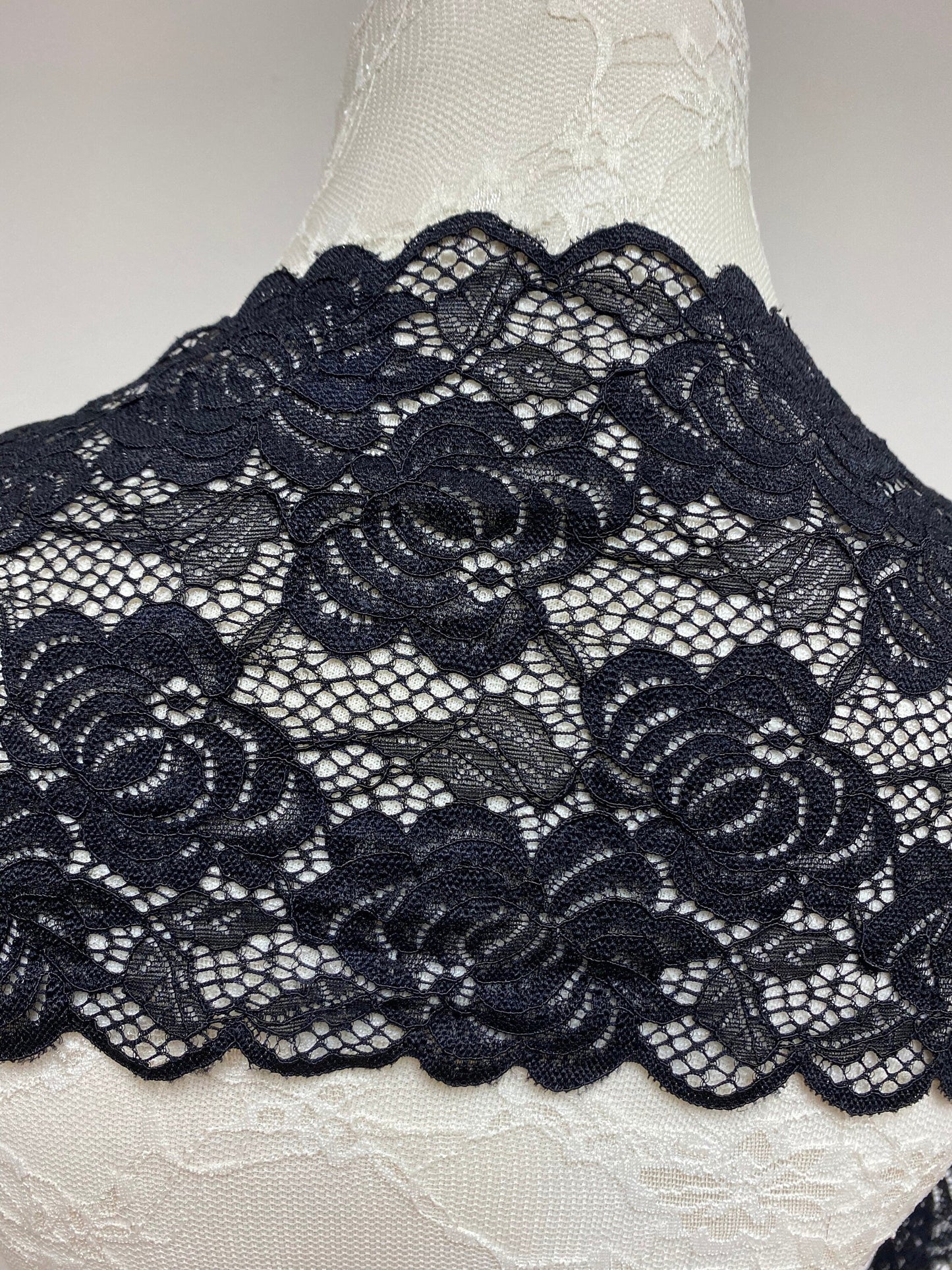 2 Yards 21cm Stretch lace