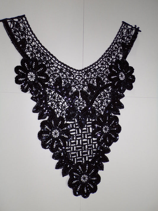 A top-quality guipure lace Necktrim