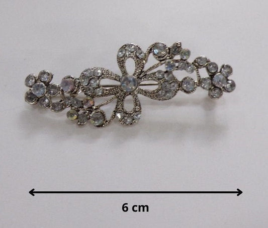 An Attractive Diamante Flower Brooch, flower brooch, brooch, silver brooch, diamanté brooch
