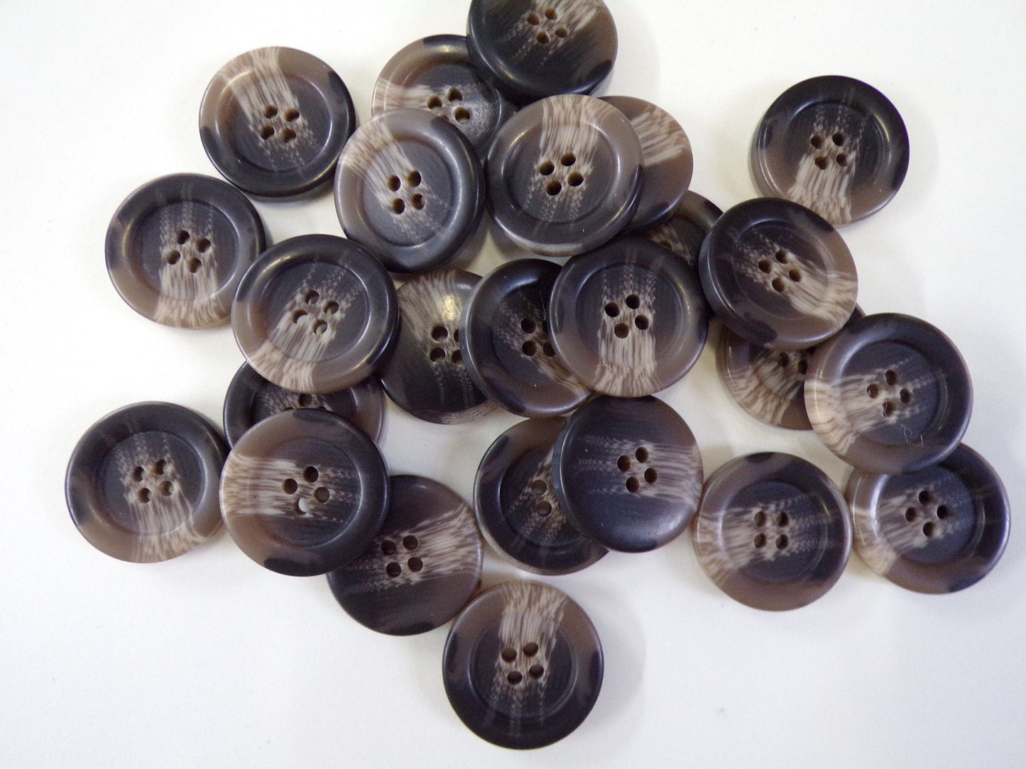 6pcs - Horn Buttons, 4-hole 25mm 40L, large buttons, multi colour buttons, great quality, bone buttons, brown buttons. Horn button, brown