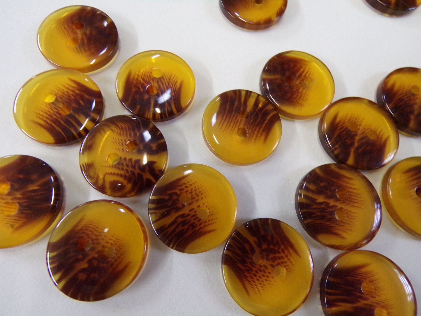 10pcs Flat Amber Buttons 2-hole 18mm 28L TTS Torte-shell