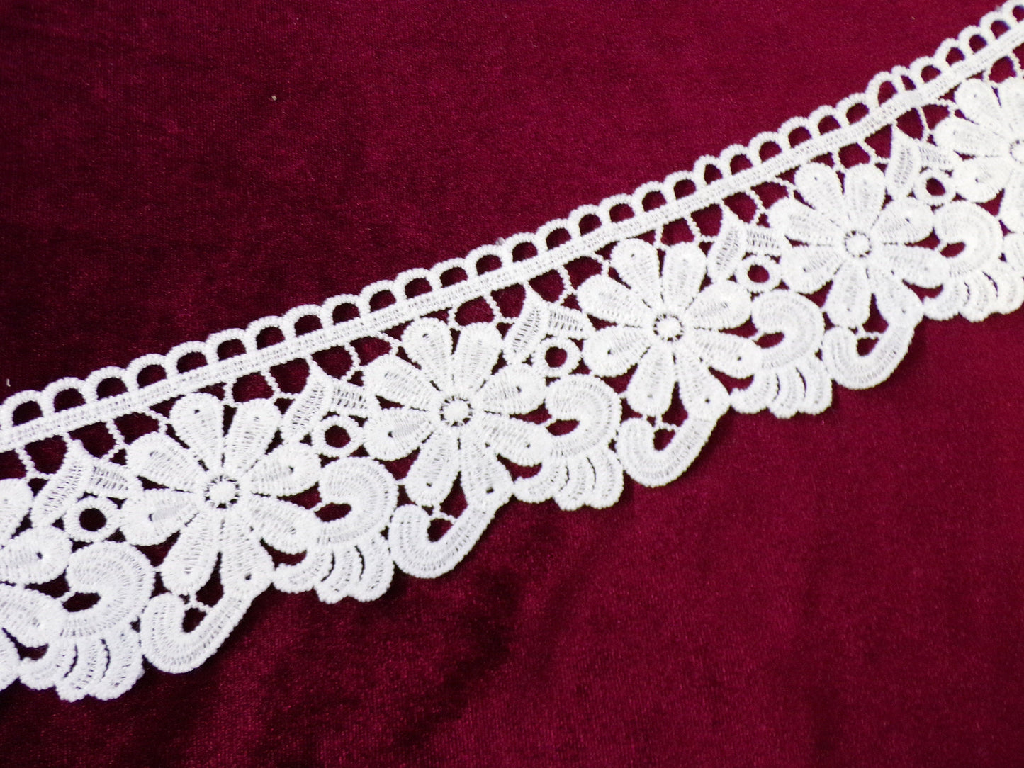 Elegant FLORAL Guipure Lace Trim 60 mm Black, off White Sewing Ribbon Craft Dress