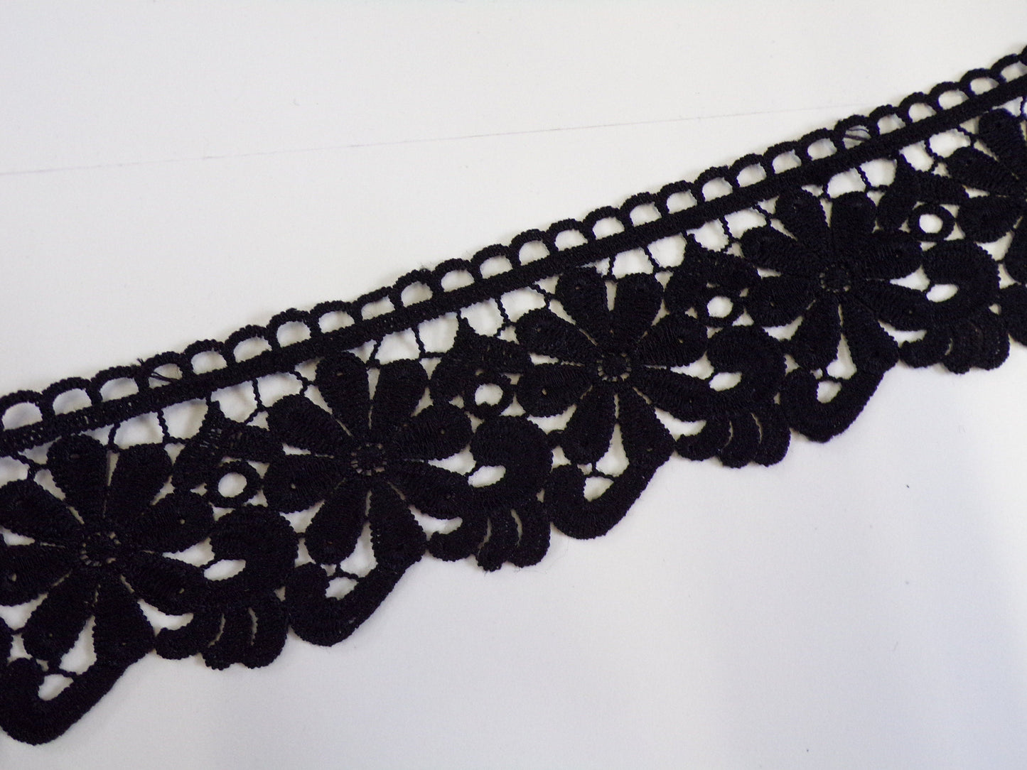 Elegant FLORAL Guipure Lace Trim 60 mm Black, off White Sewing Ribbon Craft Dress