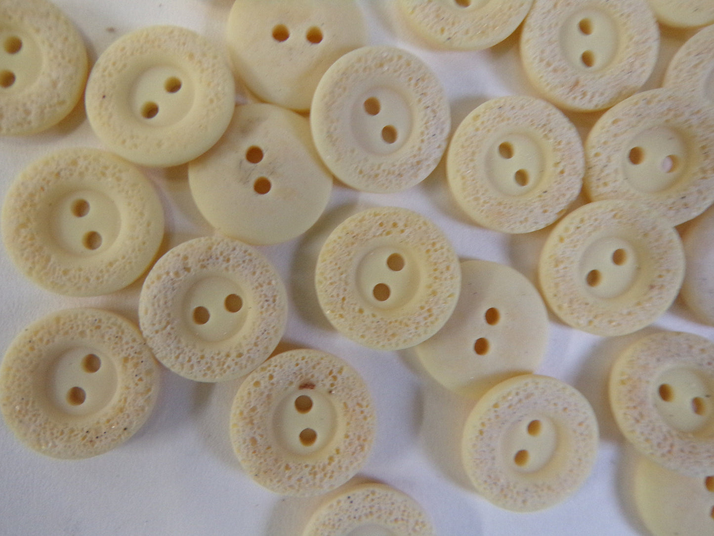 6cs Matt Ivory Buttons, Beige Buttons Stone Effect, 15mm 24L