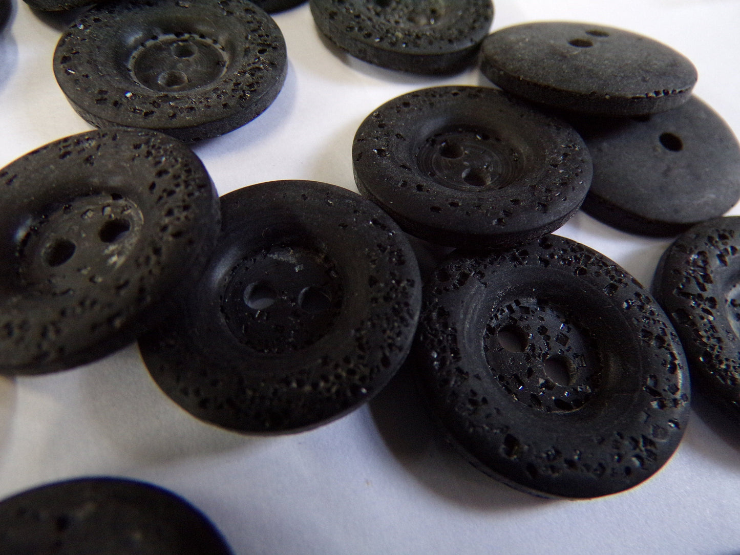 6pcs Matt Buttons Charcoal Black Design 20mm 32L