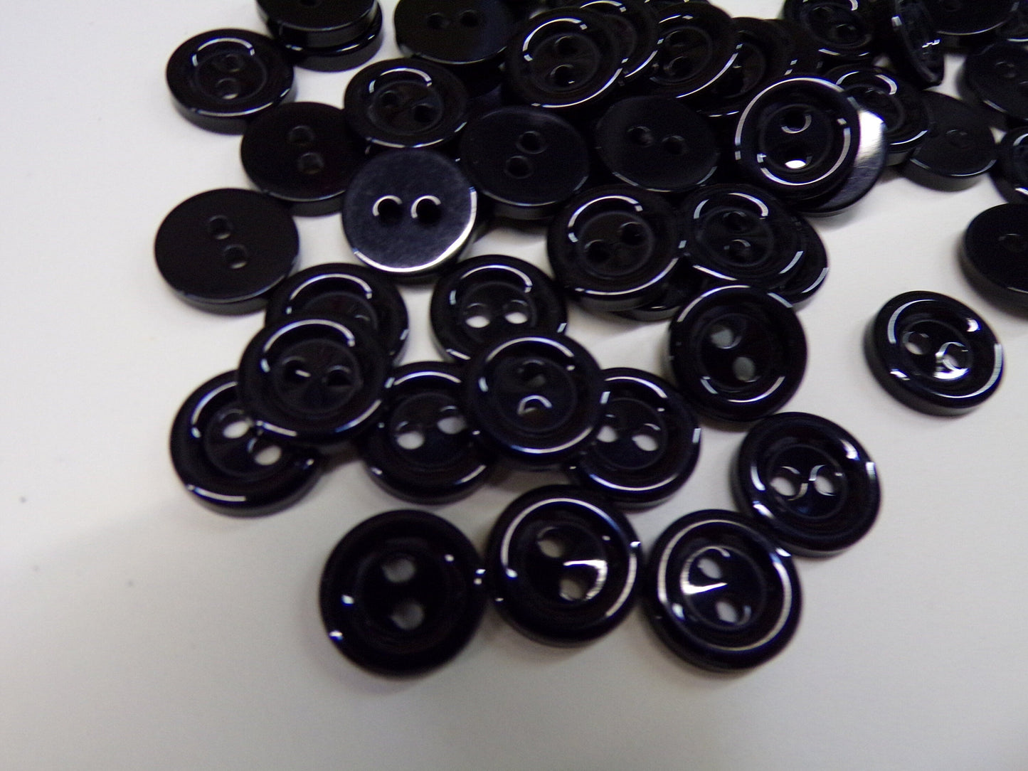 10pcs Flat Buttons Black White 2-hole 11.5mm 18L, shirt buttons