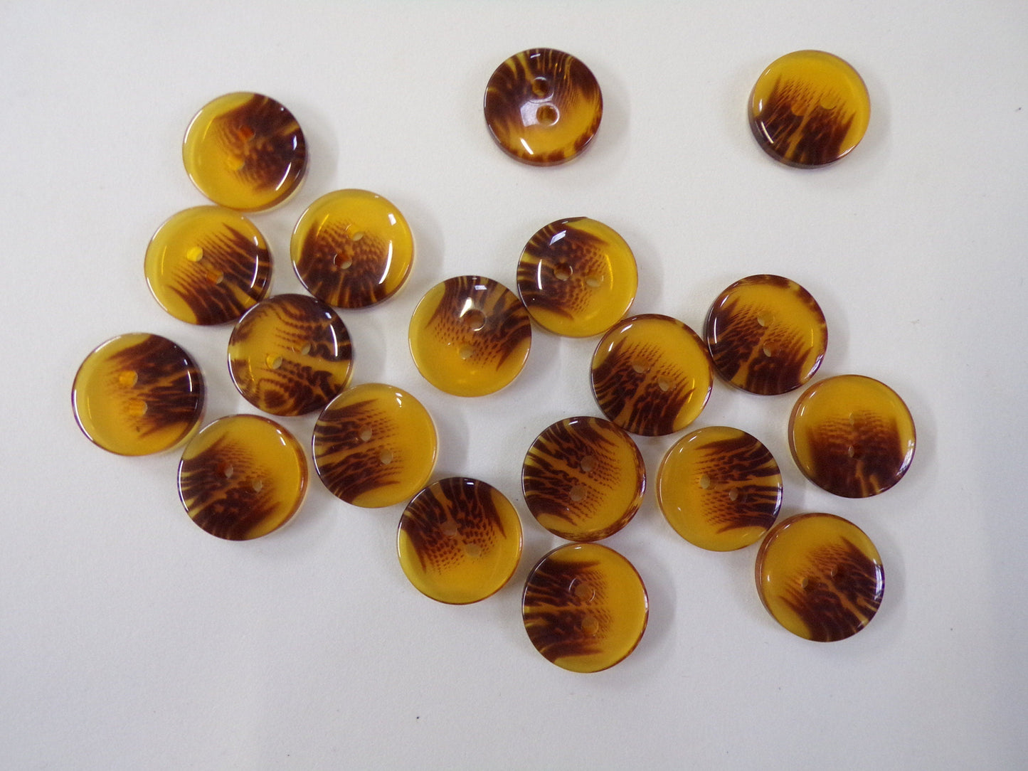 10pcs Flat Amber Buttons 2-hole 18mm 28L TTS Torte-shell