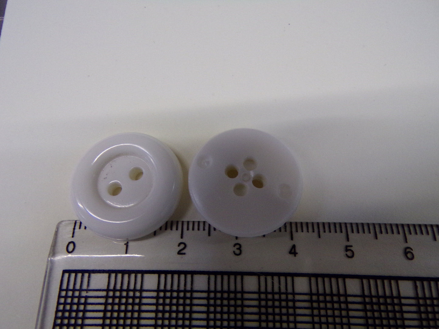 6pcs Black White Buttons 20mm(32L) 25mm(40)