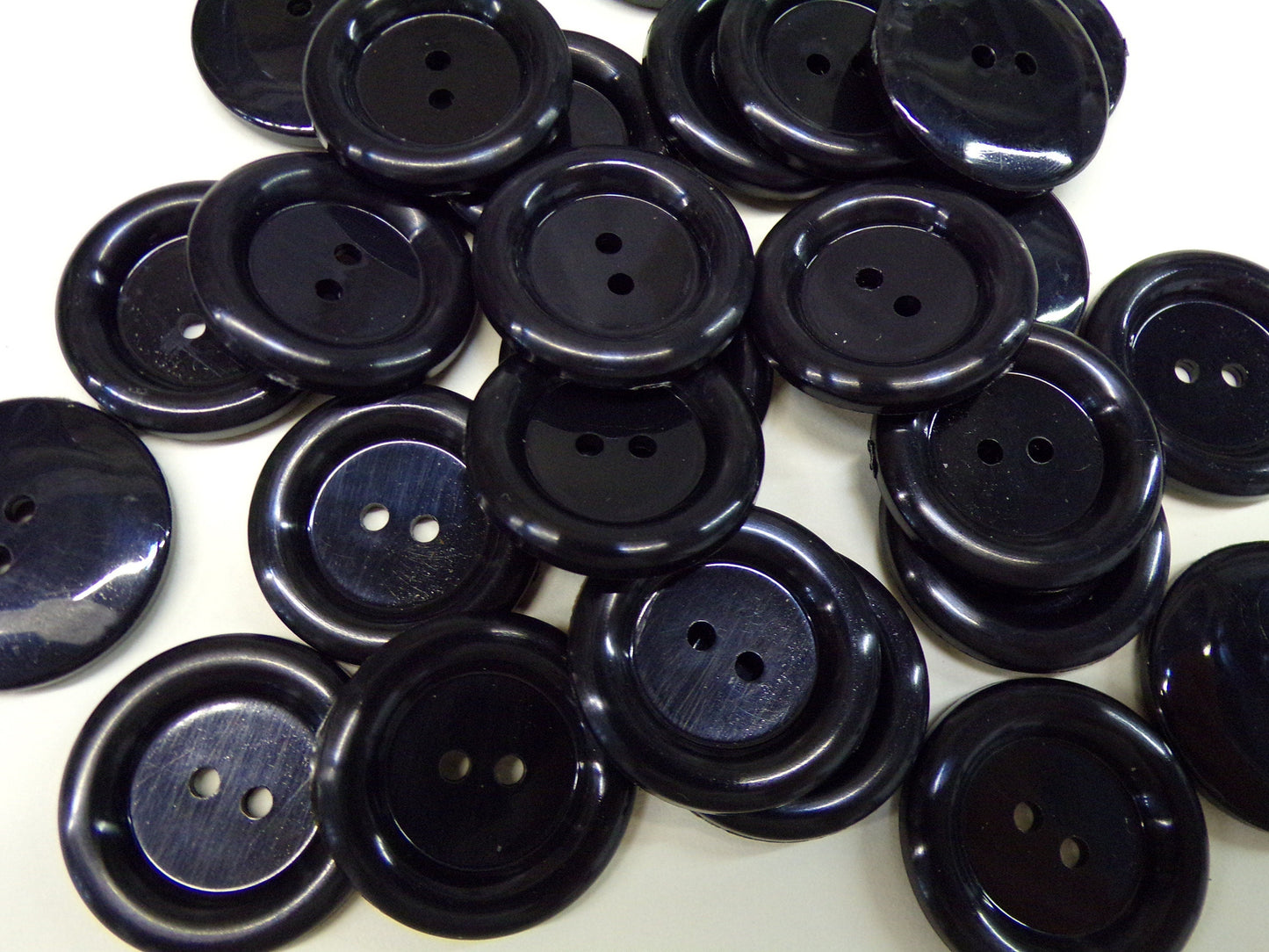 6pcs Black White Buttons 20mm(32L) 25mm(40)