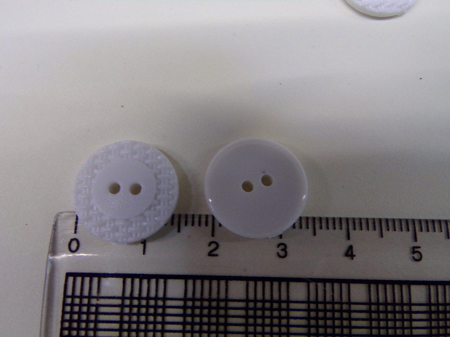 10pcs White Buttons 15mm(24L) 2 hole