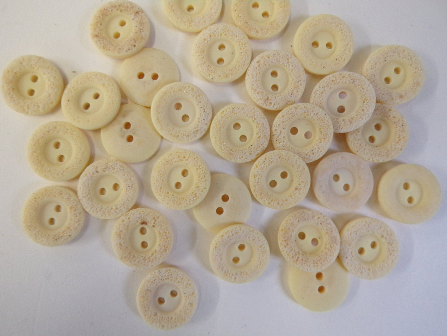 6cs Matt Ivory Buttons, Beige Buttons Stone Effect, 15mm 24L