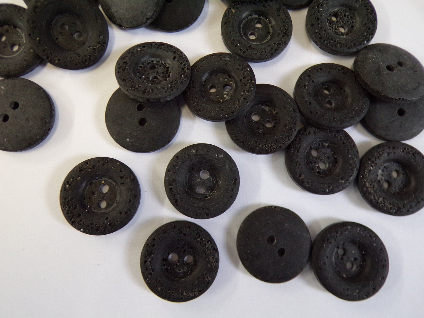 6pcs Matt Buttons Charcoal Black Design 20mm 32L