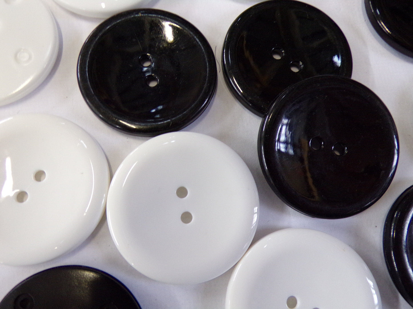 30mm, 34mm Black White Flat Buttons, Large Buttons, Sewing, white buttons, black buttons, Craft, 6pcs,