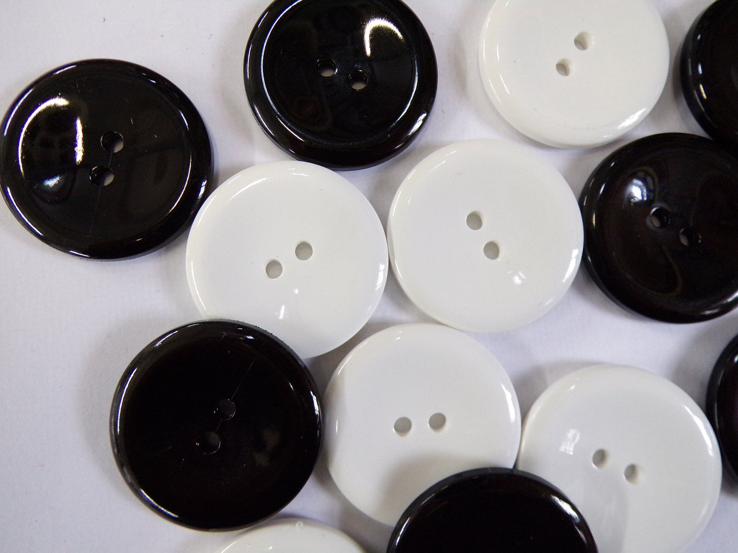 30mm, 34mm Black White Flat Buttons, Large Buttons, Sewing, white buttons, black buttons, Craft, 6pcs,