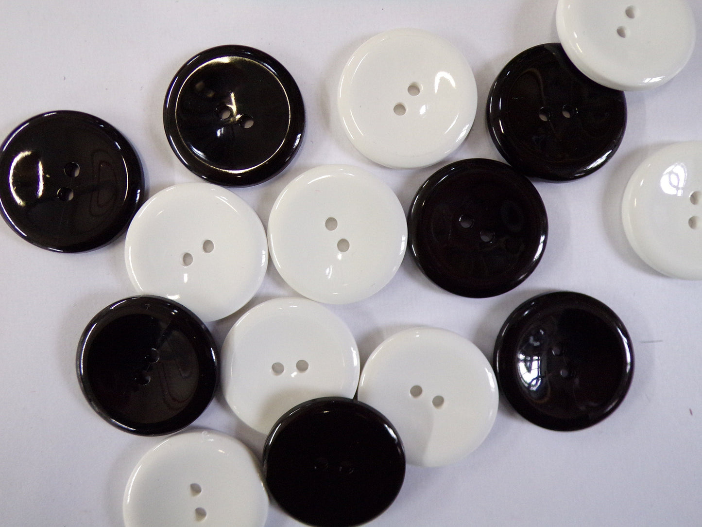 30mm, 34mm Black White Flat Buttons, Large Buttons, Sewing, white buttons, black buttons, Craft, 6pcs,