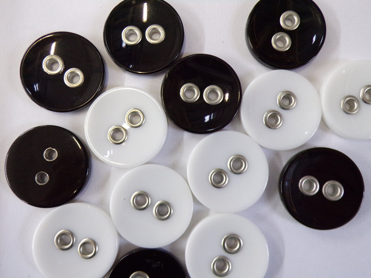 26mm Black and White Buttons, 2-hole Flat Buttons for coat, costume, cardigan, dress, eyelet buttons, buttons