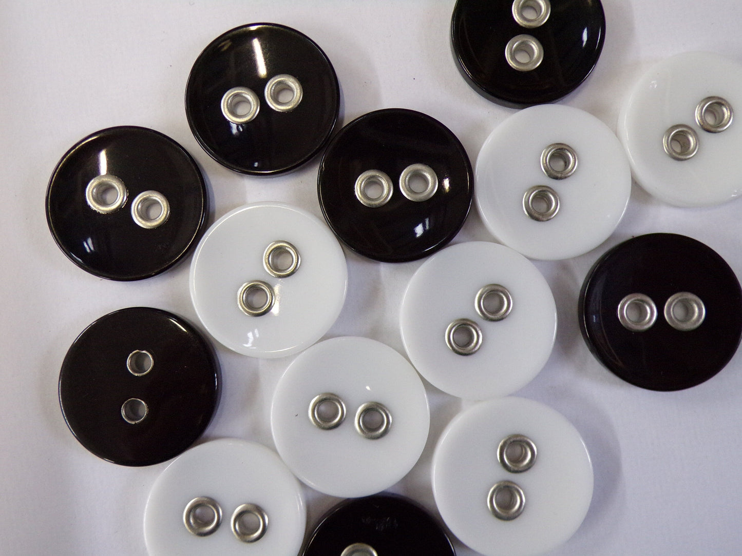 26mm Black and White Buttons, 2-hole Flat Buttons for coat, costume, cardigan, dress, eyelet buttons, buttons