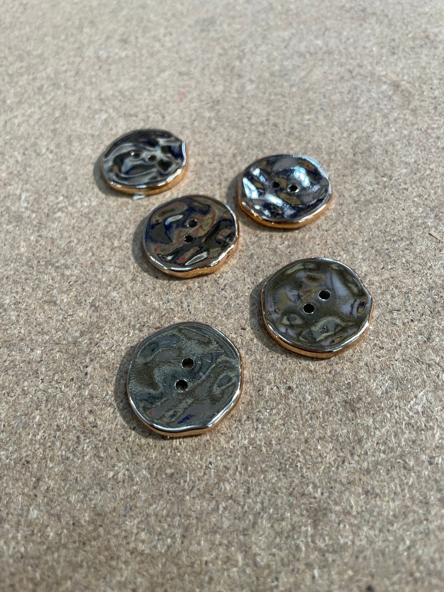 40L-25mm, buttons, hammered buttons, gold buttons, shiny buttons.