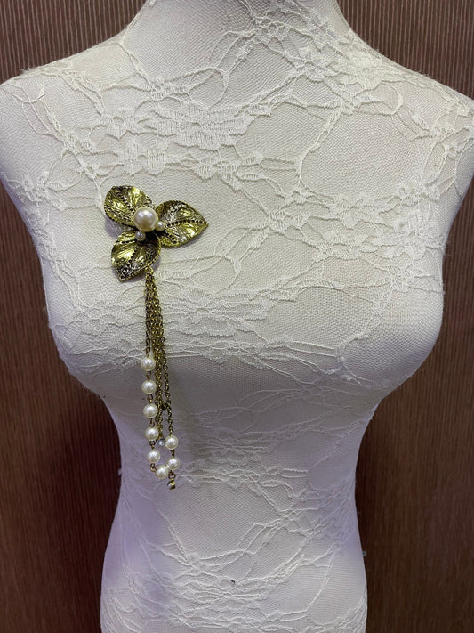 Brooch, dull gold brooch, flower brooch, pin on flower, vintage brooch
