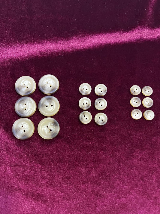 6pcs, Horn Buttons, brown buttons, 12.5mm 20L, 15mm 24L, 25mm 40L, 2 hole button, brown buttons, 3 sizes matching buttons. Bone buttons