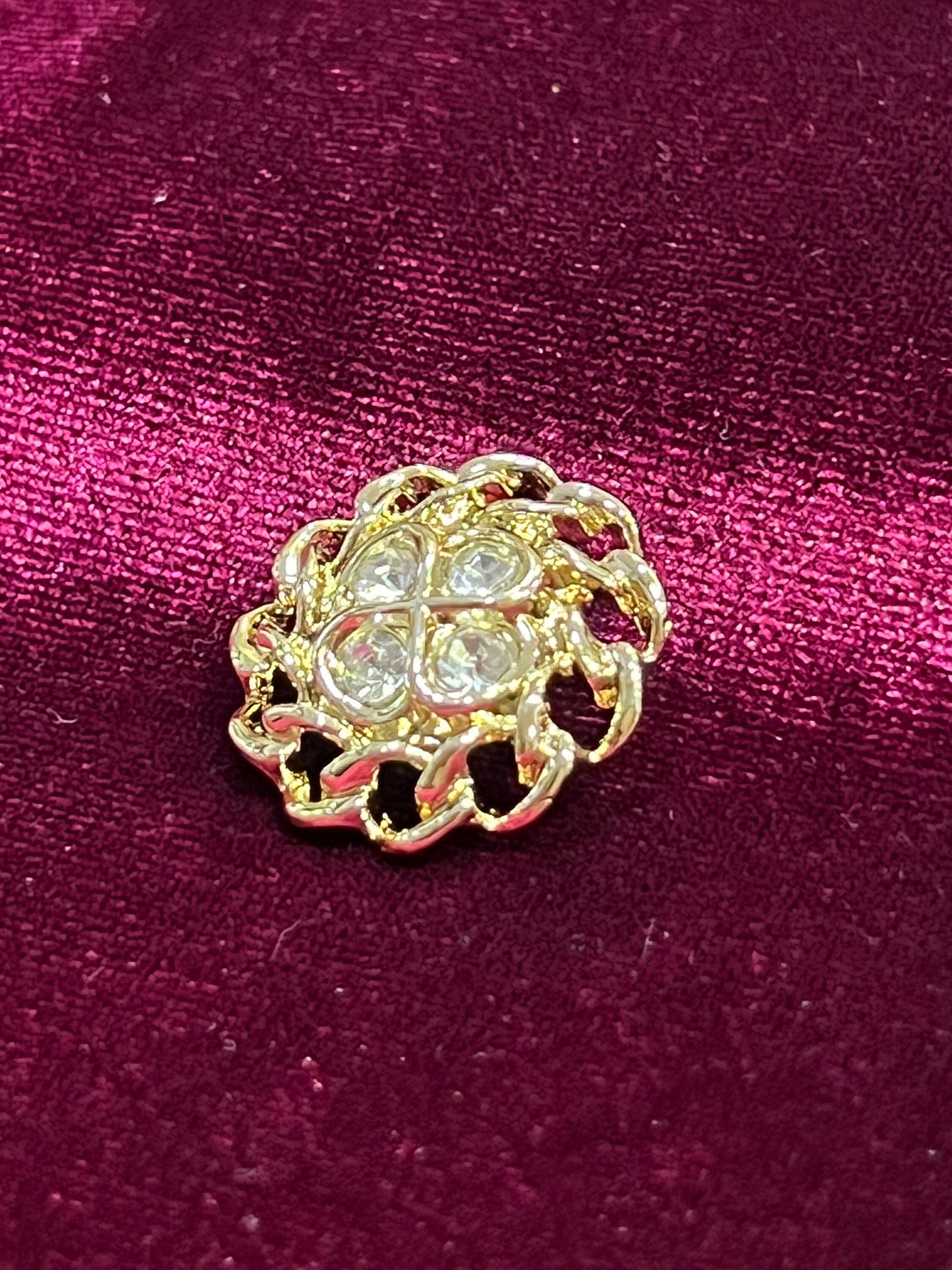 36L Button, Gold Metal clover shaped diamanté with chain pattern, chain button, gold button, metal button, clover button, jacket button,