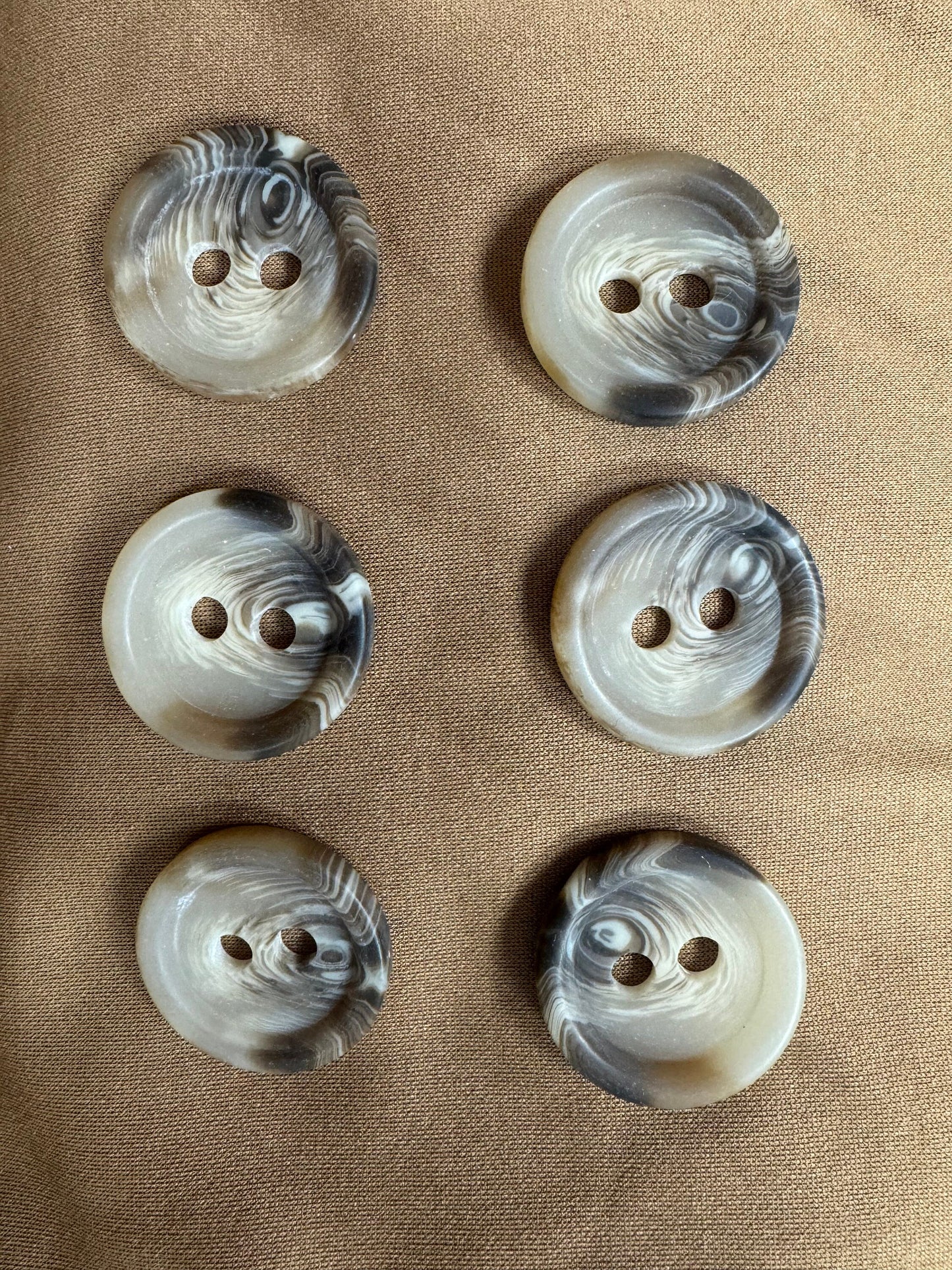 48L buttons, horn buttons, brown buttons, beige buttons, 30mm buttons, buttons, coat button, mock horn buttons