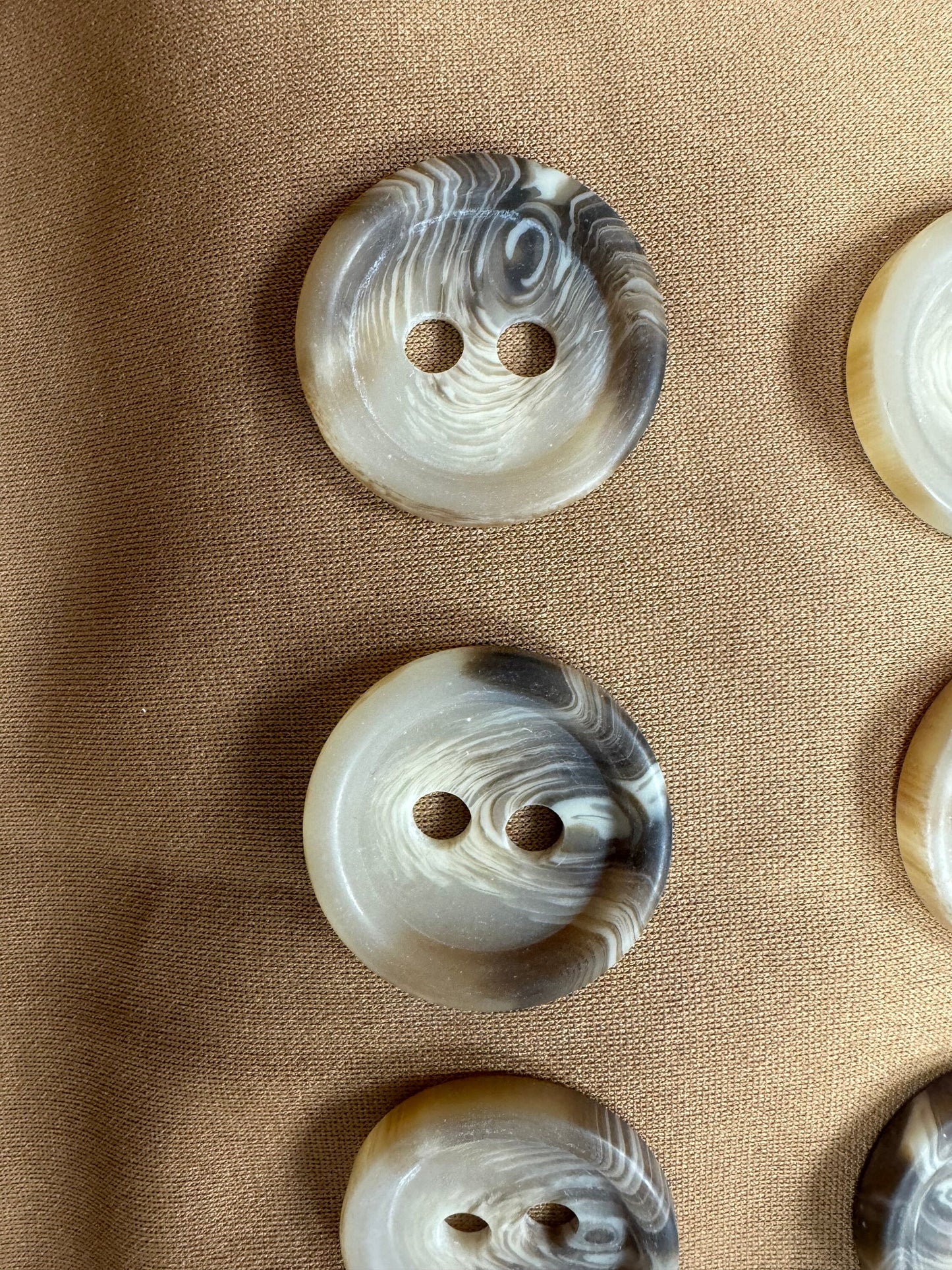 48L buttons, horn buttons, brown buttons, beige buttons, 30mm buttons, buttons, coat button, mock horn buttons