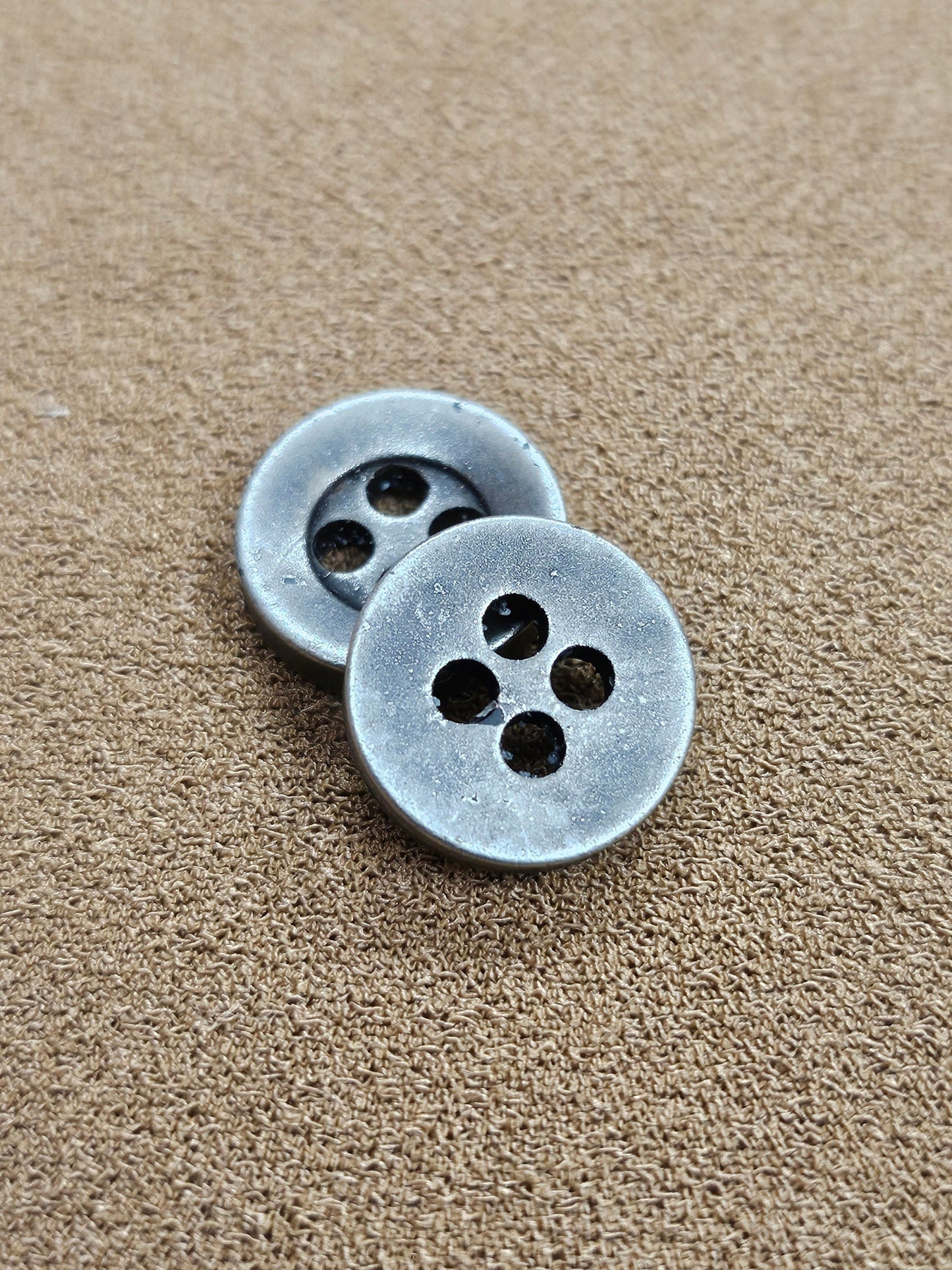 11.5mm (18L) Silver plastic buttons, metalic coloured buttons, 4 hole buttons