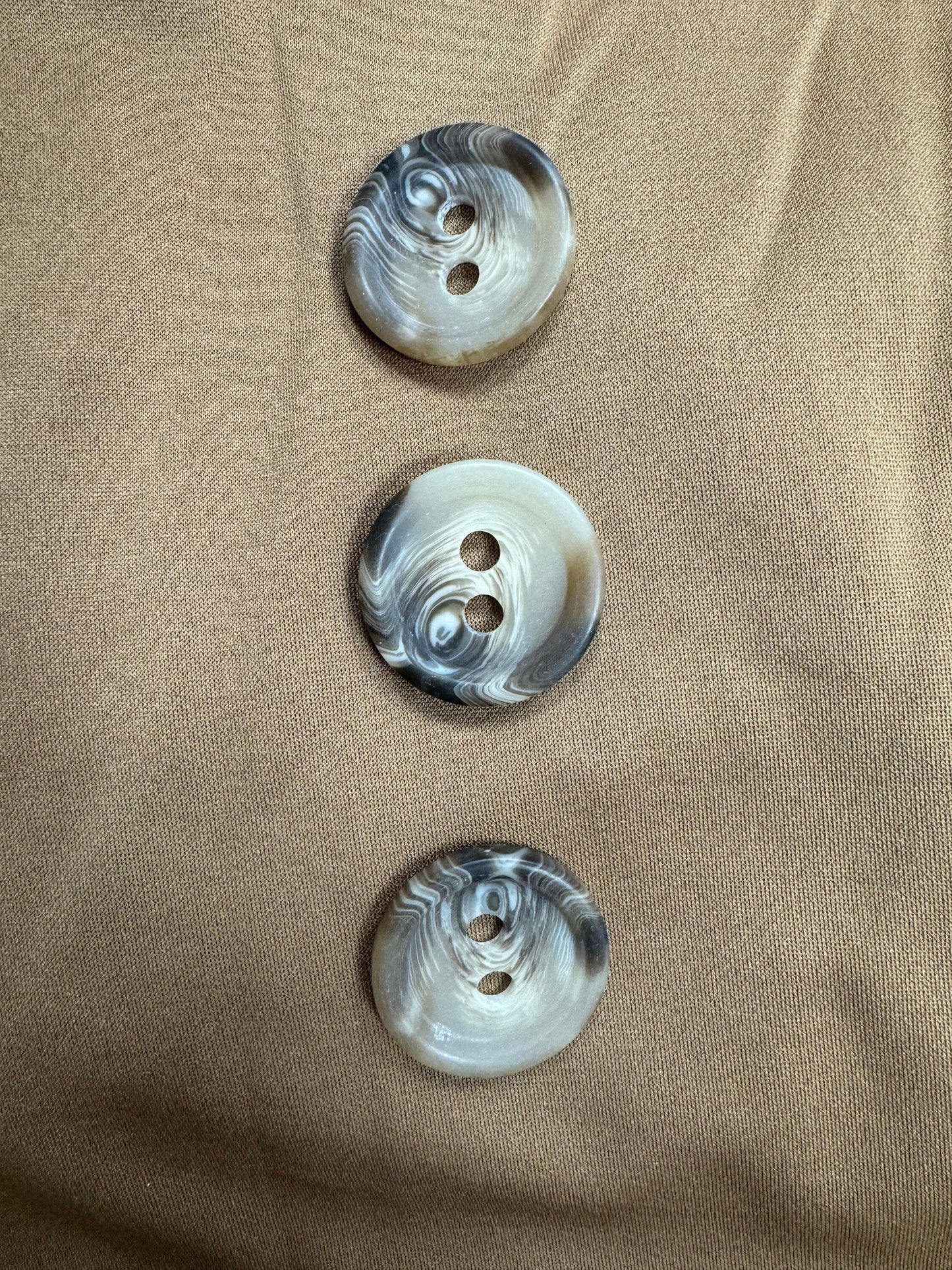 48L buttons, horn buttons, brown buttons, beige buttons, 30mm buttons, buttons, coat button, mock horn buttons