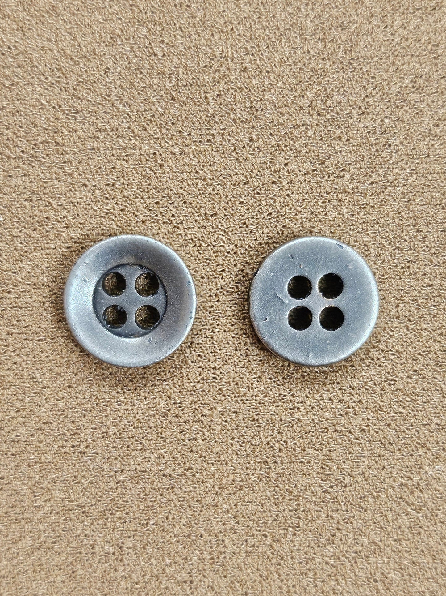 11.5mm (18L) Silver plastic buttons, metalic coloured buttons, 4 hole buttons