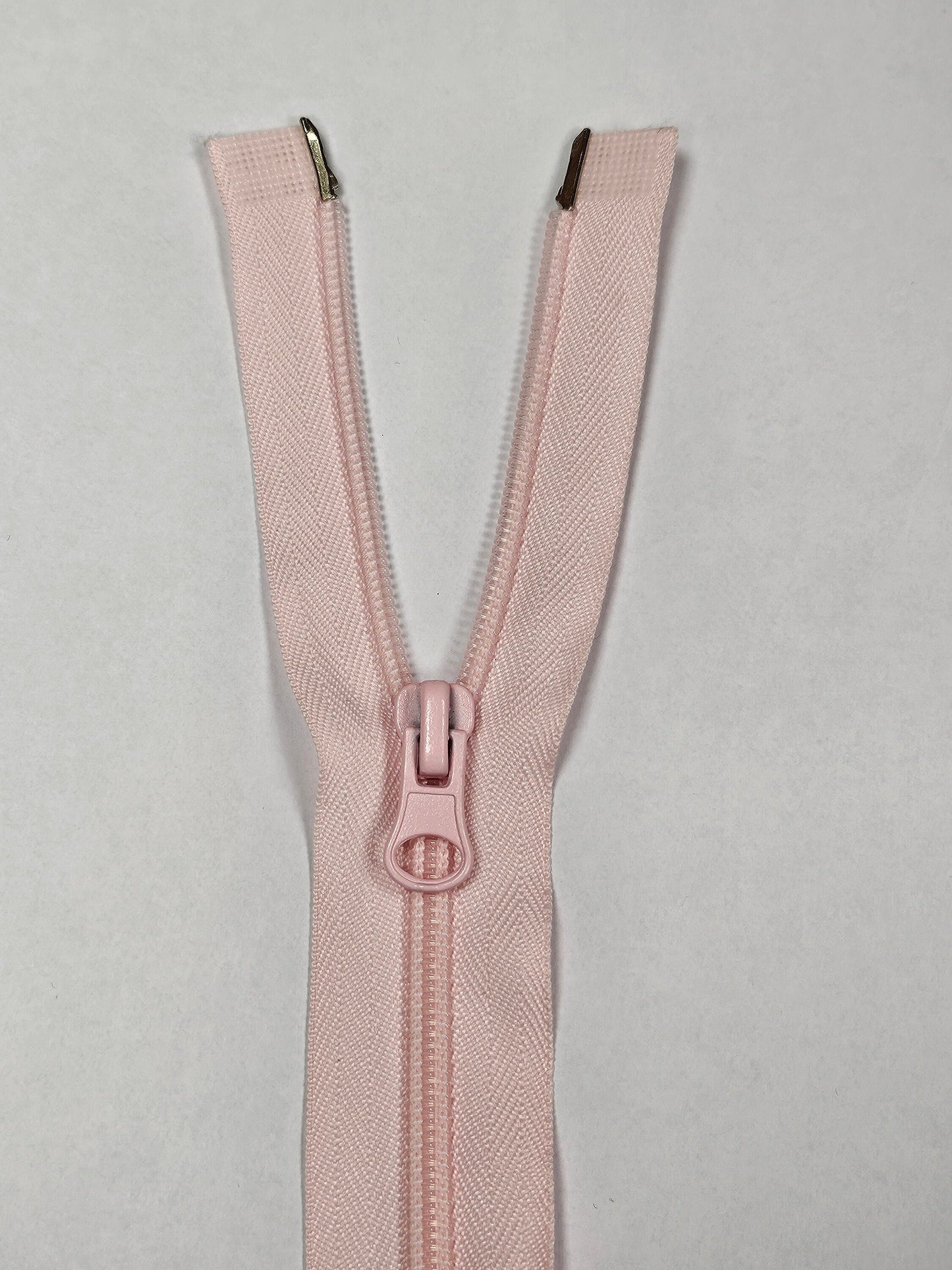 20" 2 way zip, Light pink zip, plastic teeth, metal slider/puller