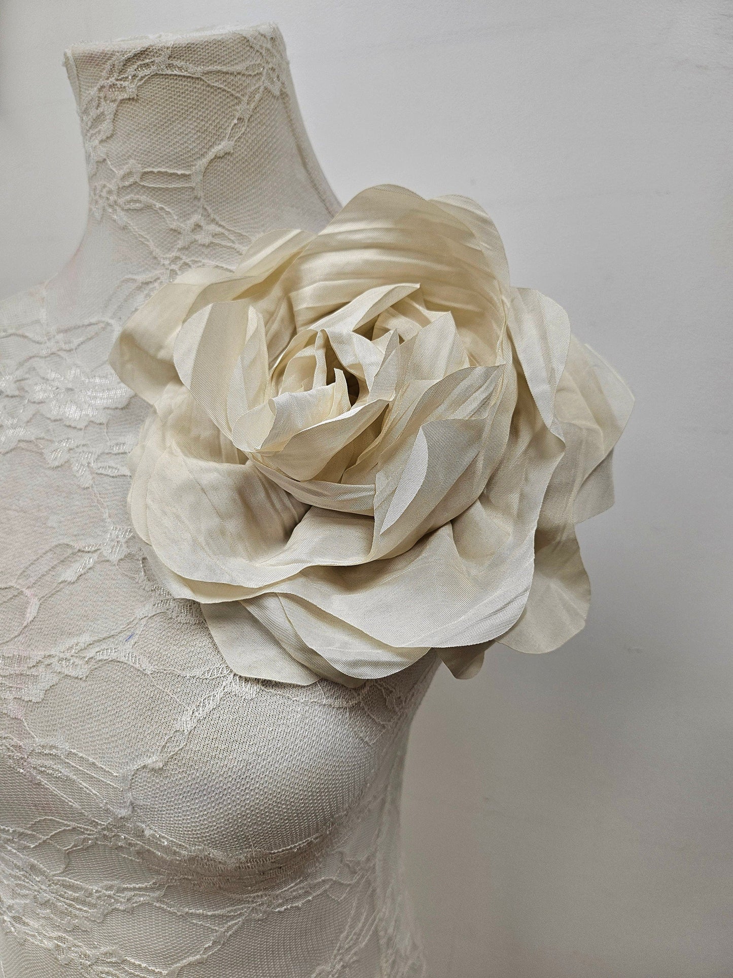 Beautiful off white flower/rose, flower pin, bridal rose, flower, fabric rose, corsage, bridal corsage, corsages, extreme corsage, flowers