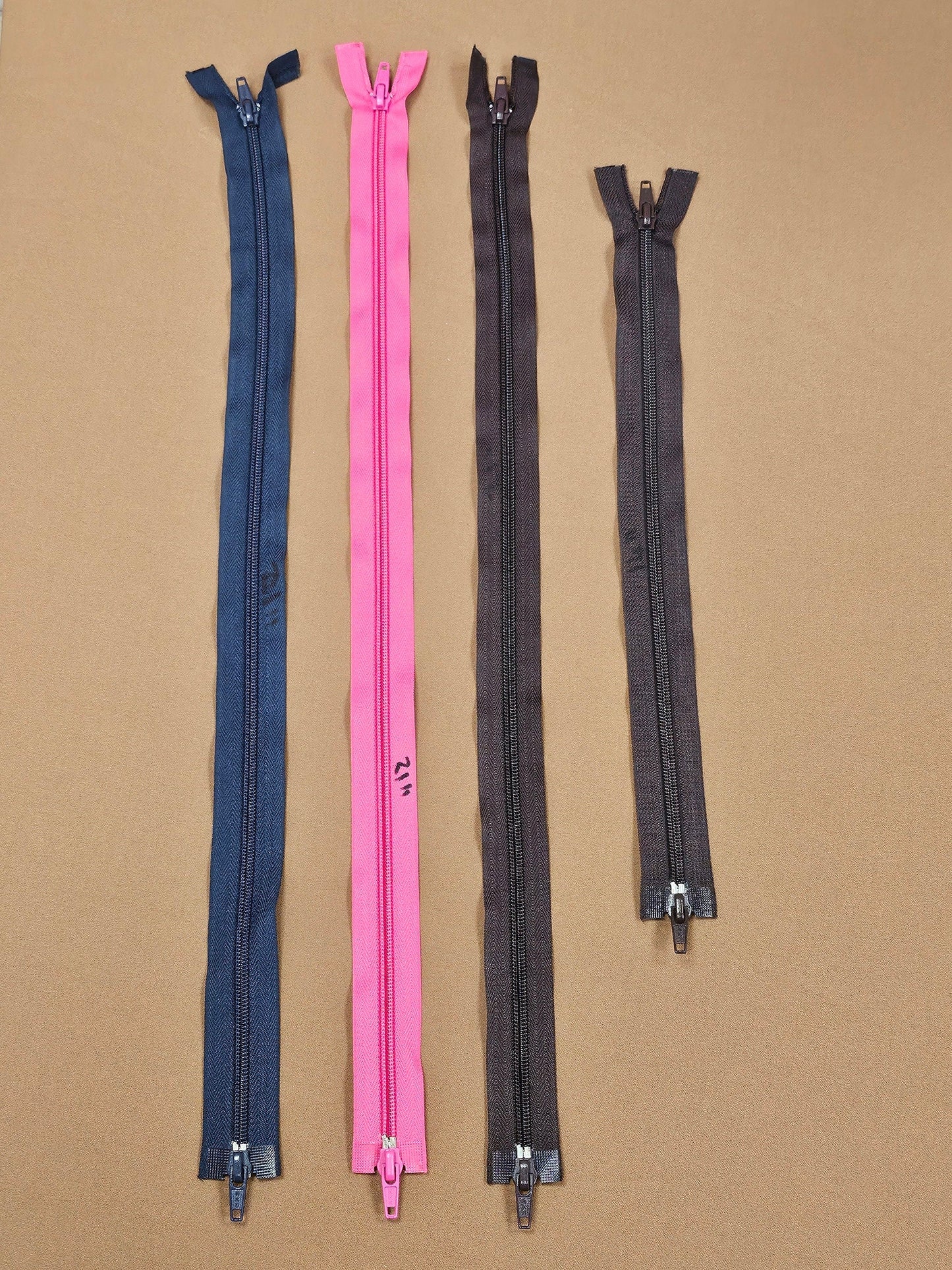 21"-14" Double-sided zips, plastic teeth, metal puller/slider, 2 way zips, two puller zips