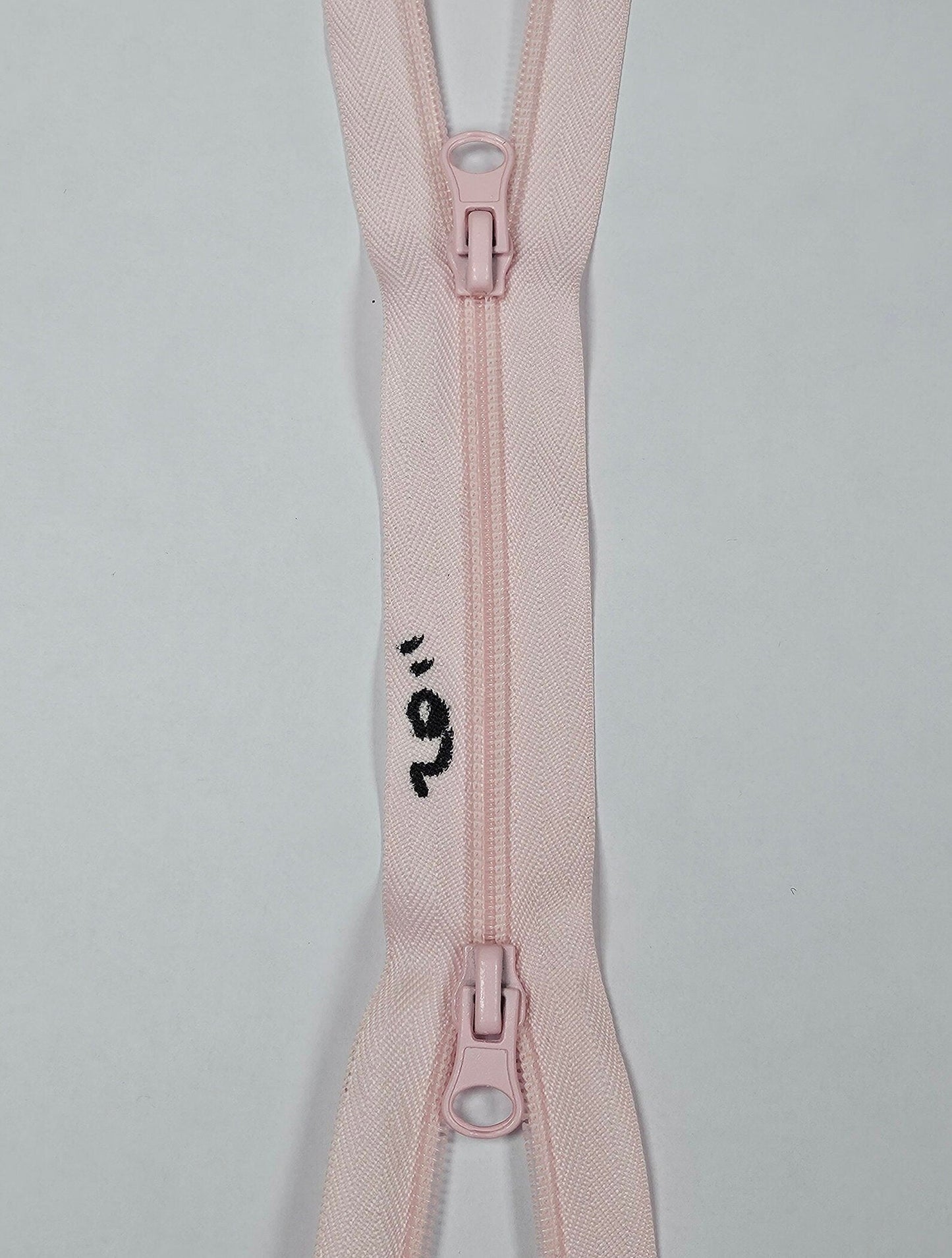 20" 2 way zip, Light pink zip, plastic teeth, metal slider/puller