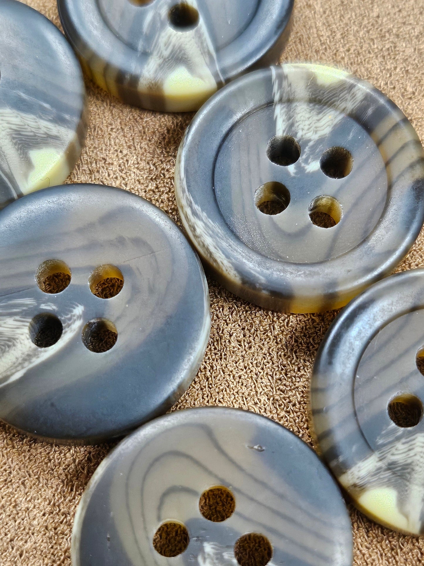 28L brown horn buttons, 4 holes, buttons, horn button, brown button