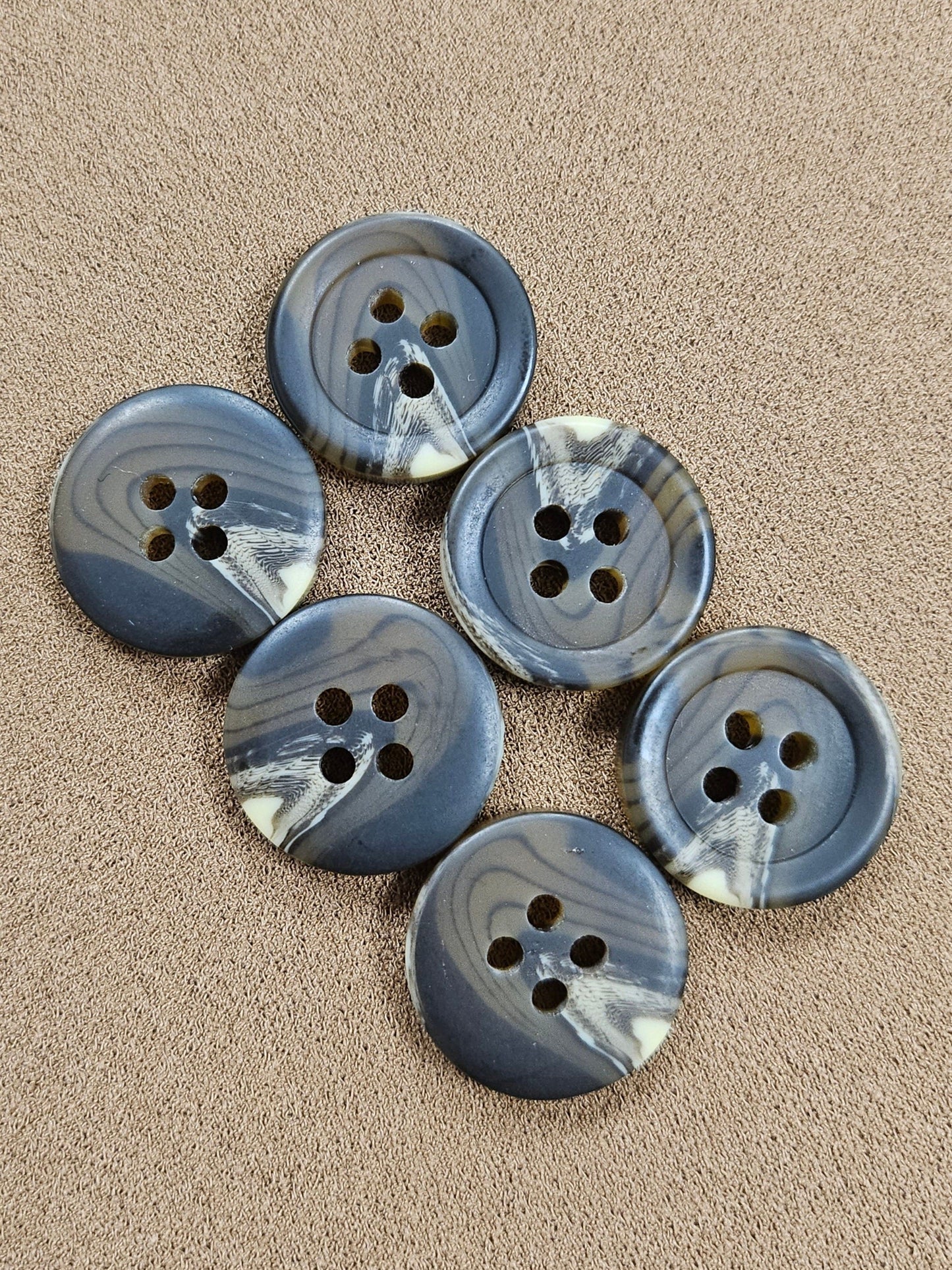 28L brown horn buttons, 4 holes, buttons, horn button, brown button