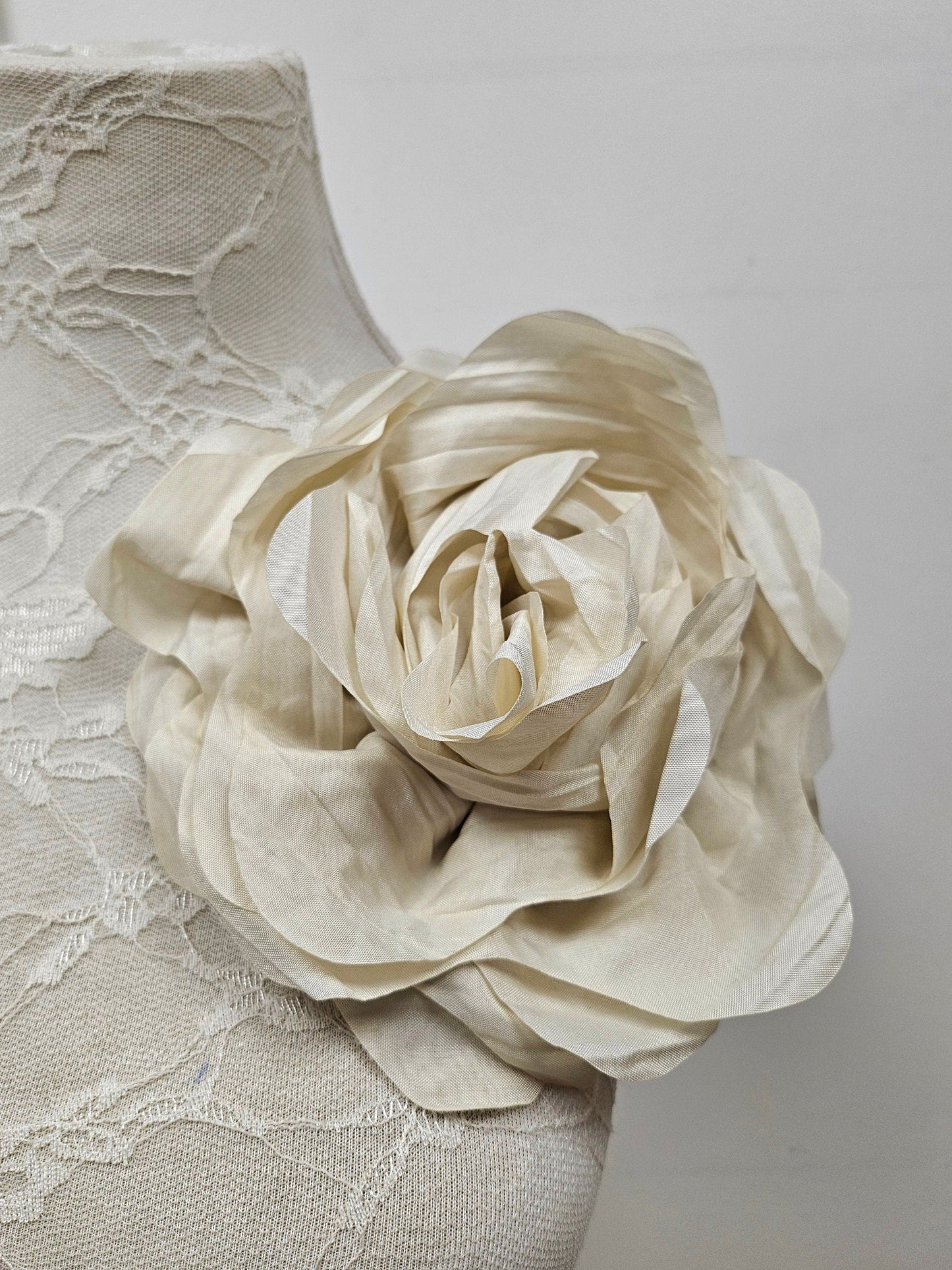 Beautiful off white flower/rose, flower pin, bridal rose, flower, fabric rose, corsage, bridal corsage, corsages, extreme corsage, flowers