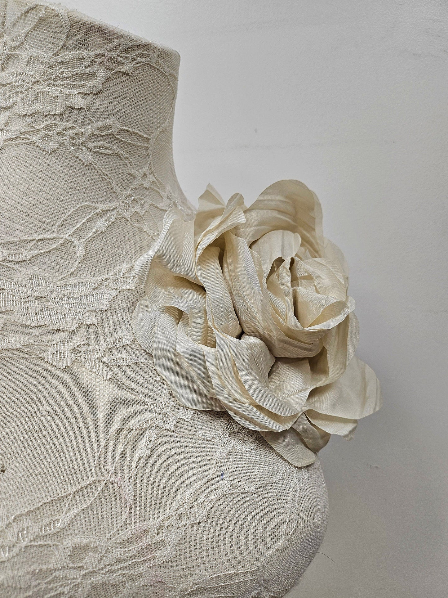 Beautiful off white flower/rose, flower pin, bridal rose, flower, fabric rose, corsage, bridal corsage, corsages, extreme corsage, flowers