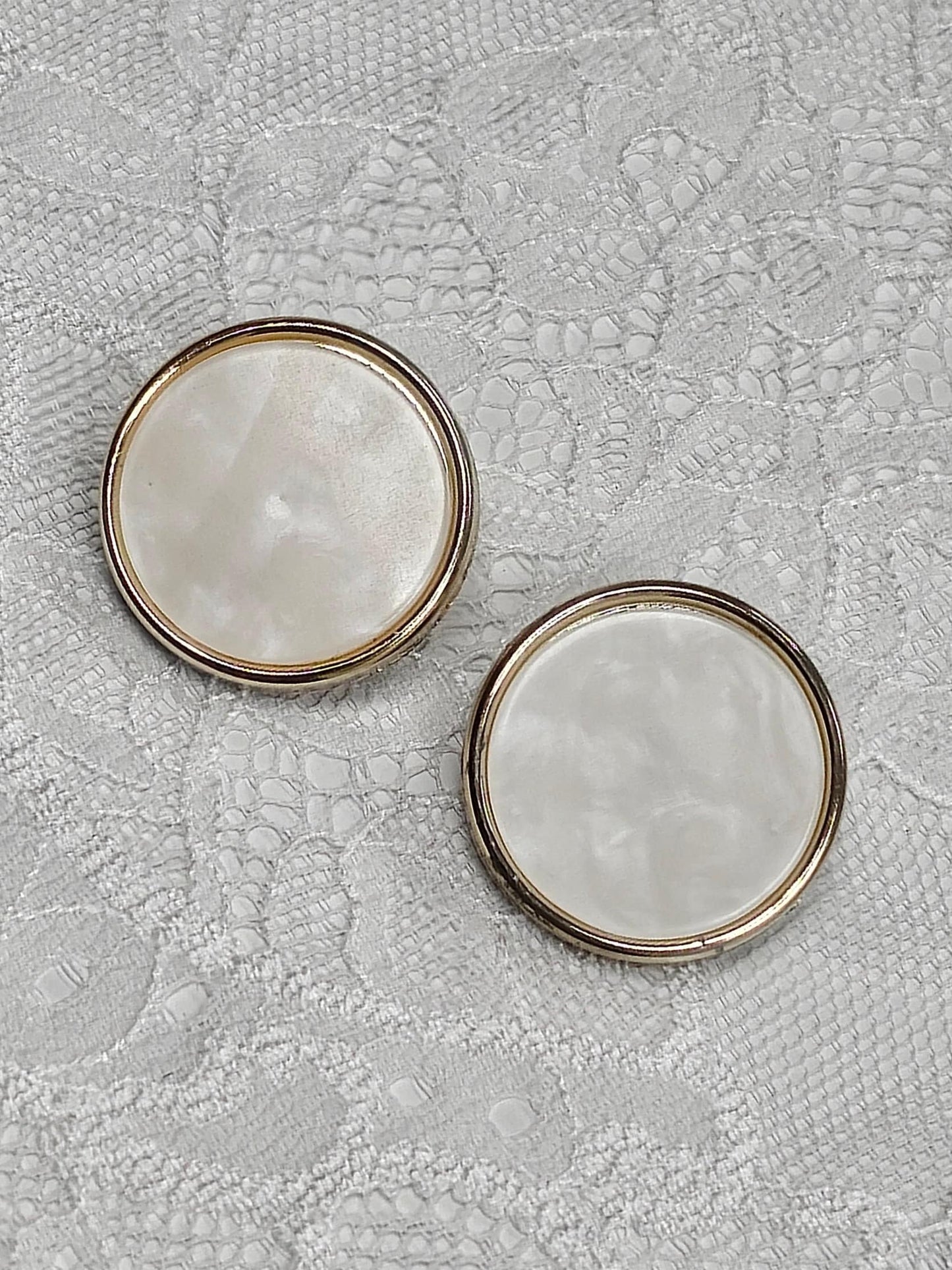 40L 25mm White pearlescent shank button, gold shank button, pearl effect button