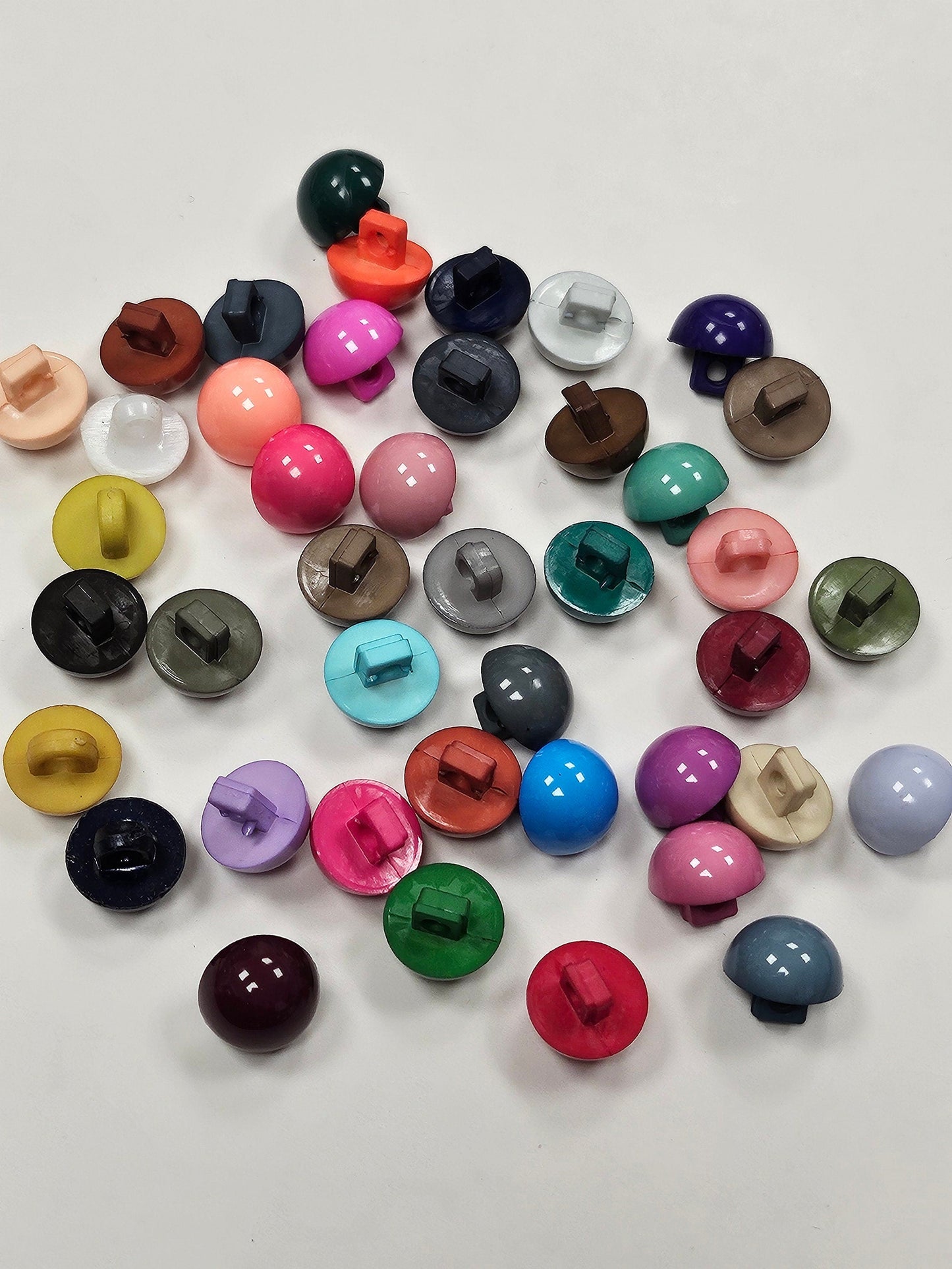 18L shank buttons, shank buttons, dome buttons, plastic buttons, colourful buttons, shank buttons, buttons, neck buttons, blouse buttons