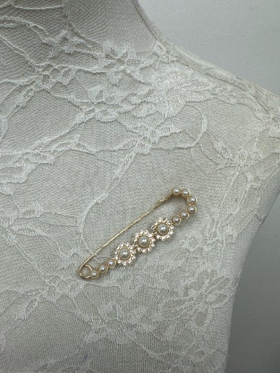 pearl pin brooch, pearl pin, brooch, gold pin, pearl diamante brooch