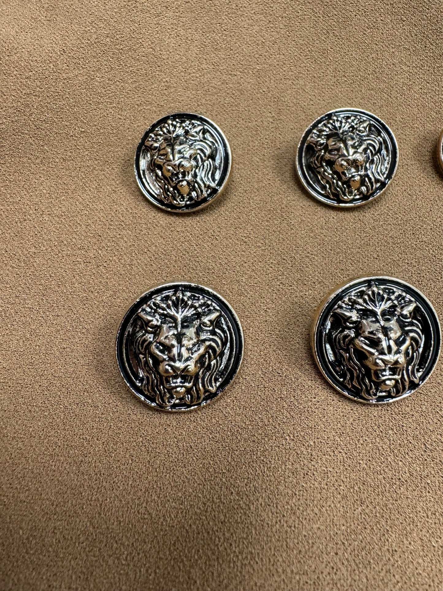 34L-21mm buttons, lion head buttons, lion buttons, buttons, dark gold buttons, gold black effect lion buttons