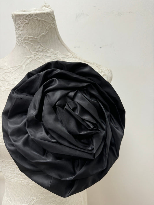 Corsage, large corsage, extreme corsage, flower corsage, big fashion flower, flower corsage