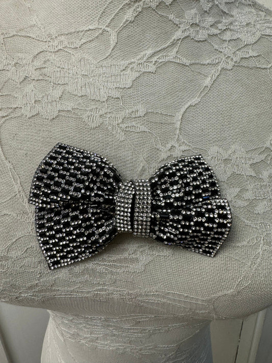 brooch, bow, diamanté bow, bows, fashion accessory